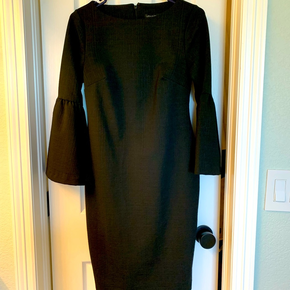 A pea in the pod maternity dress